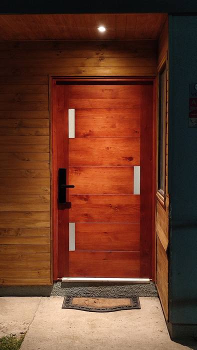 Puerta con la cerradura ya instalada